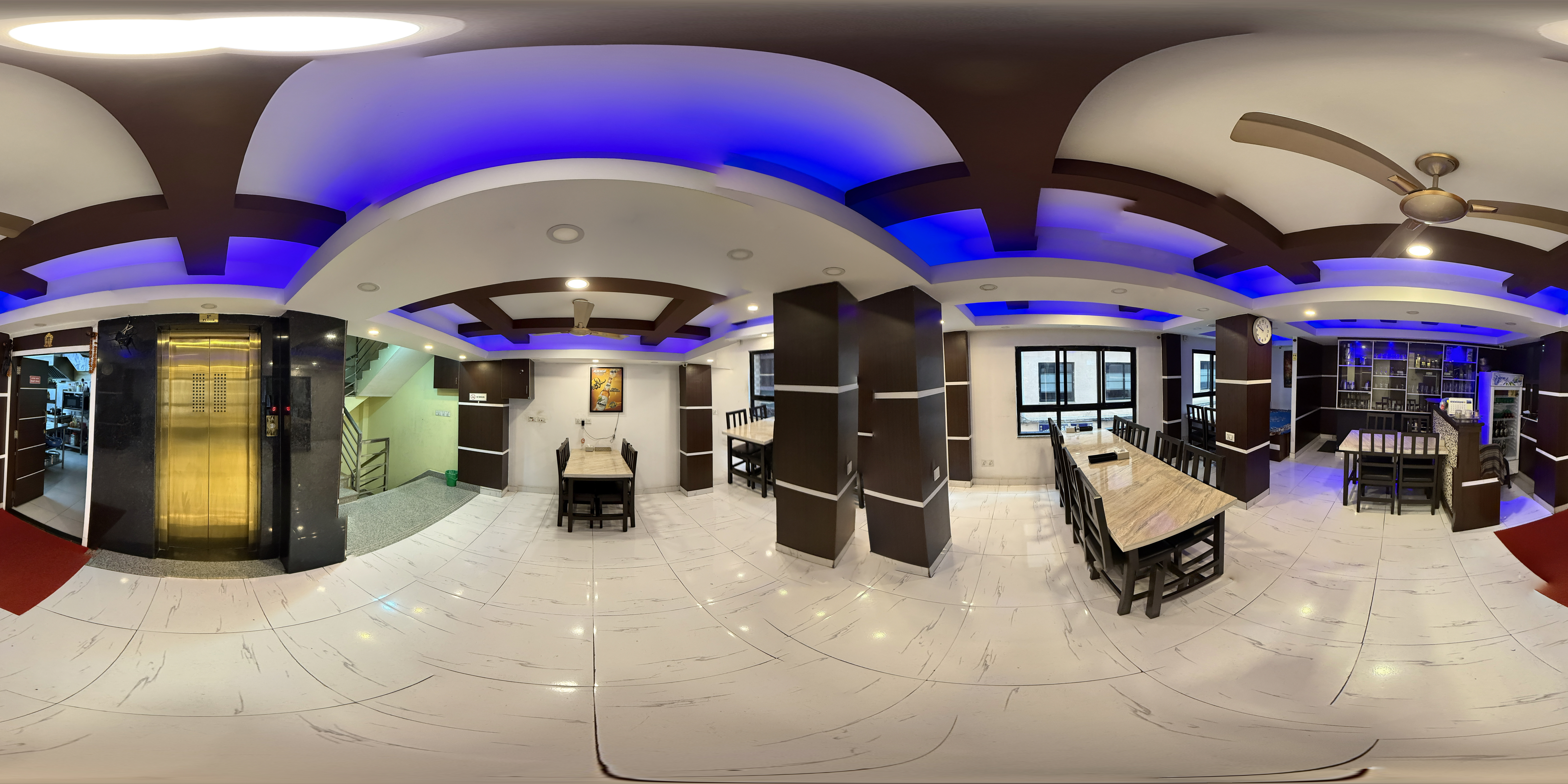 360 preview of the hotel restaurant